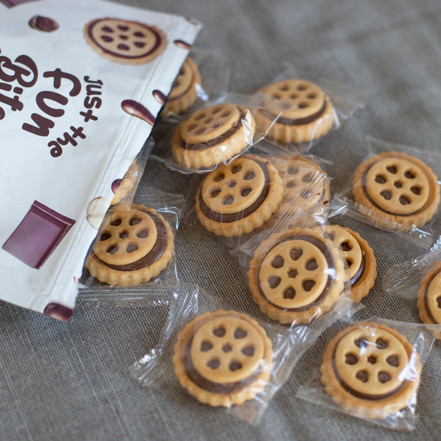Galletas de mantequilla rellenas de chocolate avellana