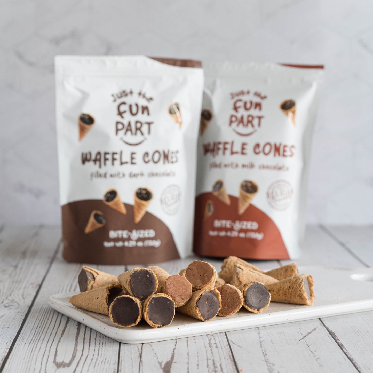 Conos rellenos de chocolate amargo