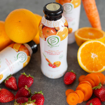 Bebida naranja, frutilla y zanahoria