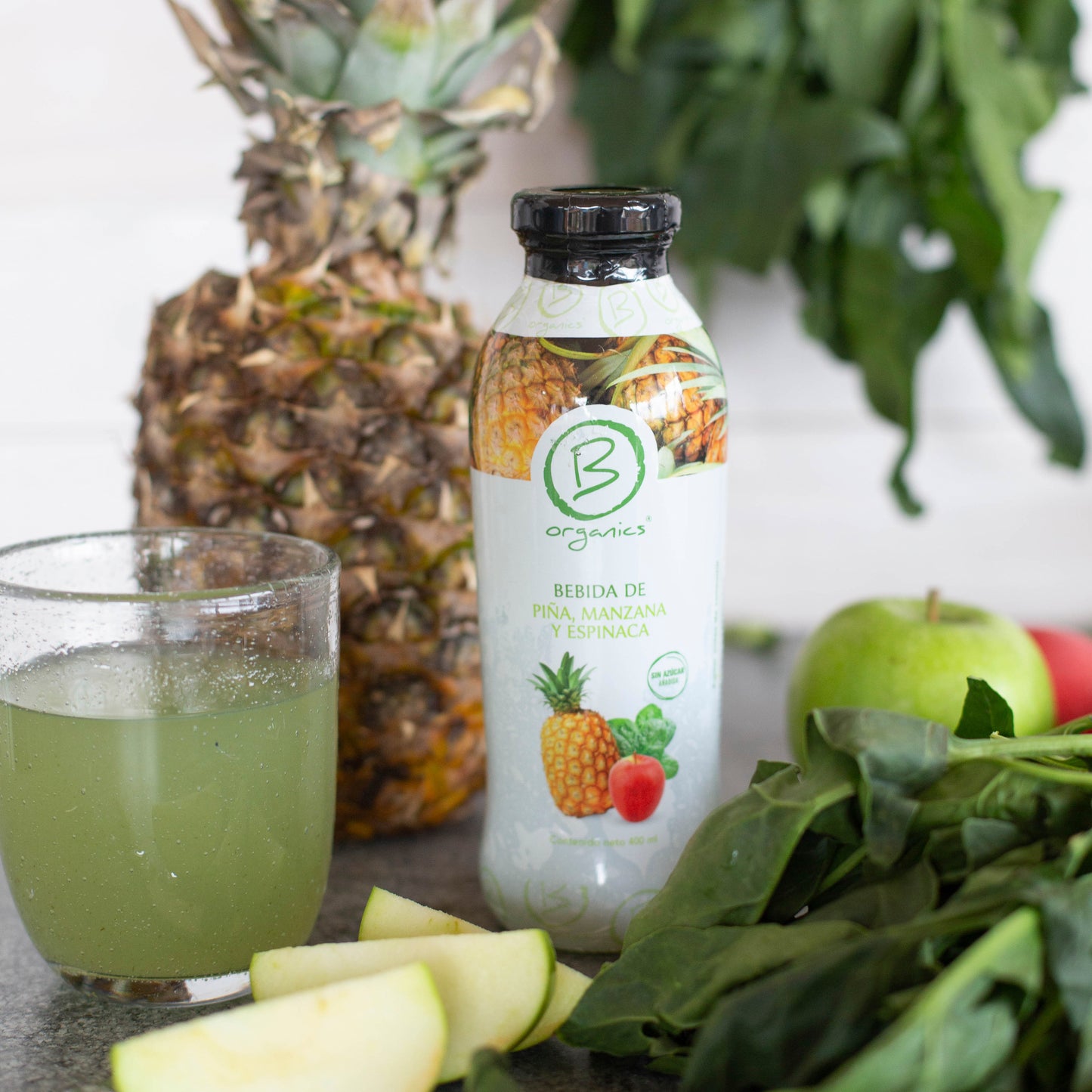 Bebida piña, manzana y espinaca