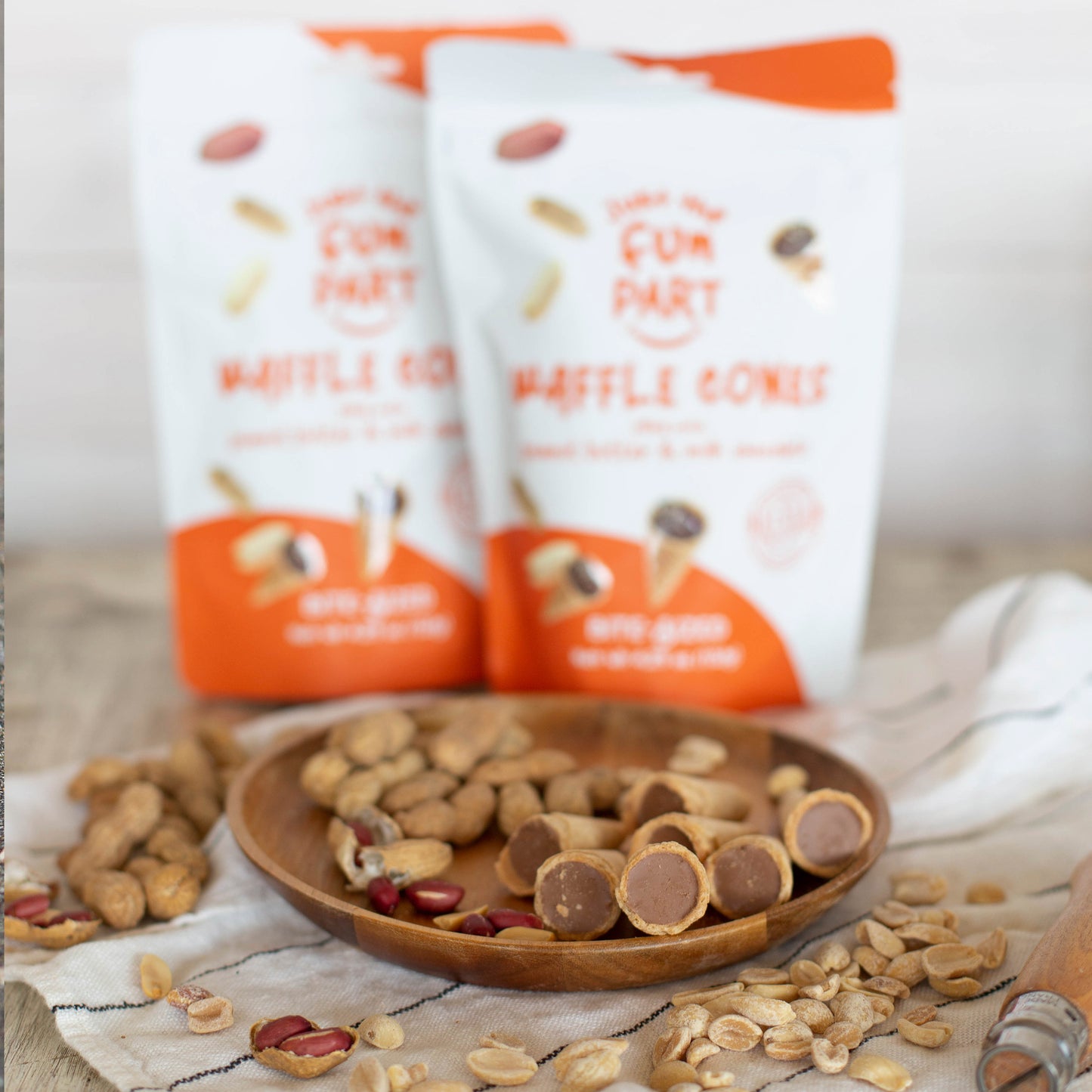 Conos rellenos de mantequilla de maní y chocolate de leche