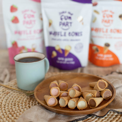 Conos rellenos de mantequilla de maní y chocolate de leche